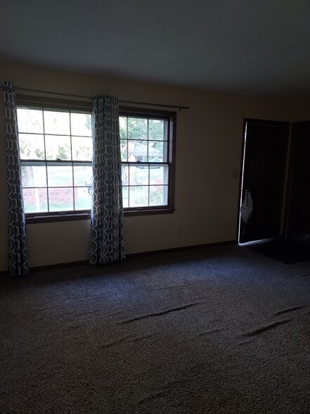 Building Photo - 6817 Holly Lake Dr