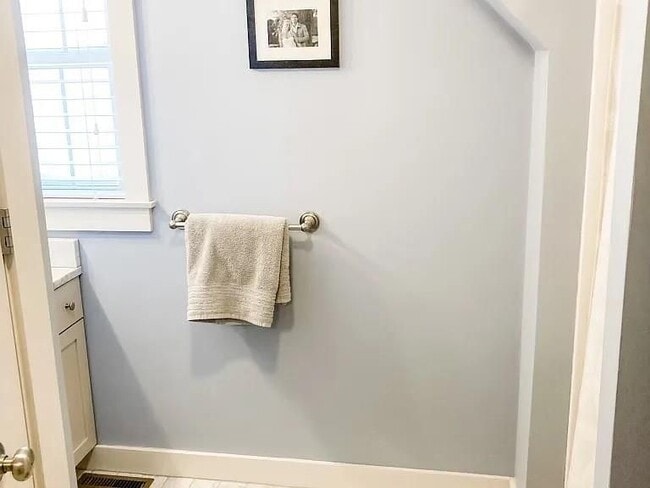 Building Photo - 12 Park Ave