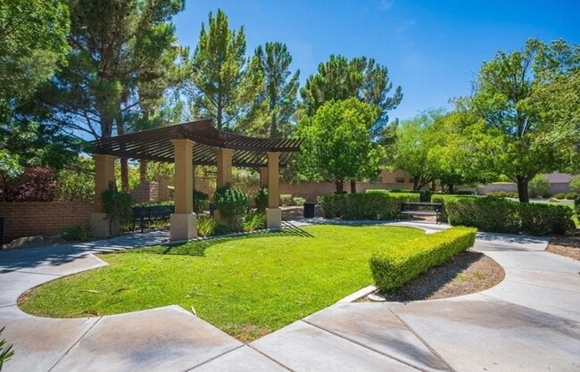 Building Photo - Summerlin Home with downstairs Bed/Bath & Large Patio with Courtyard!