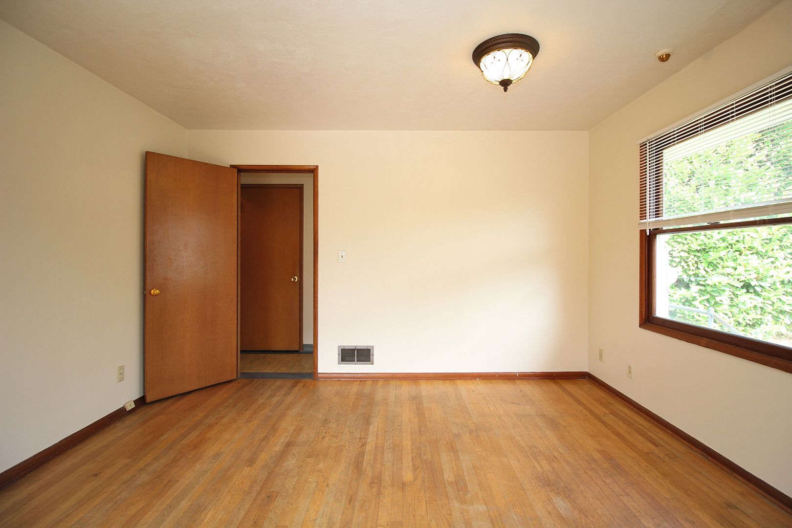 Building Photo - 11-17 NE 56th