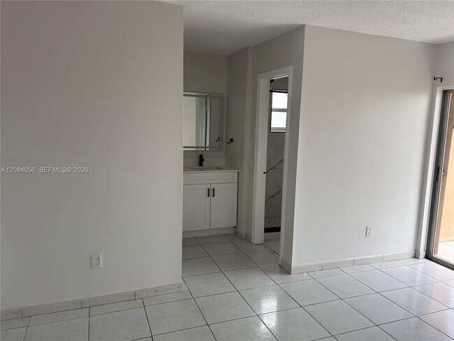 Building Photo - 460 E 23rd St