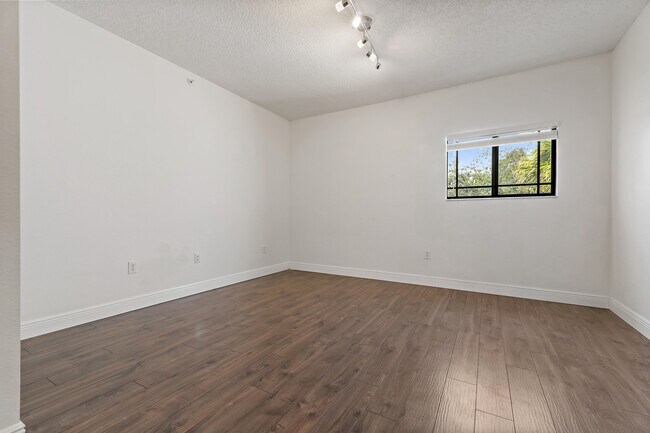 Building Photo - 2806 Veronia Dr