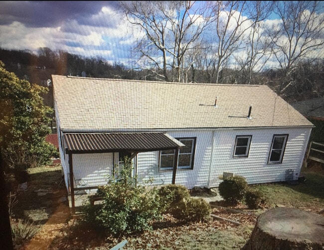 Building Photo - 831 Scenic Dr