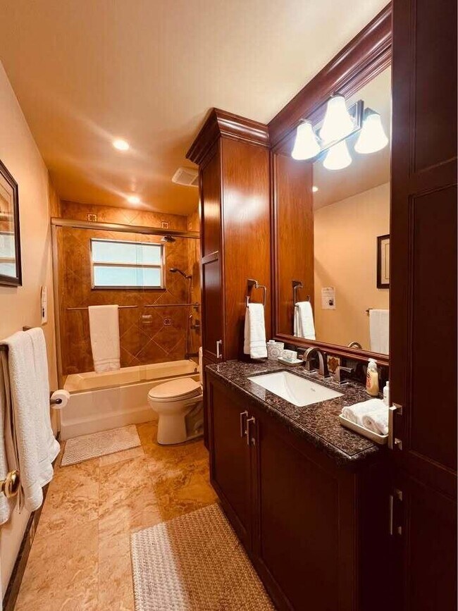 Building Photo - 7834 Edgewater Dr