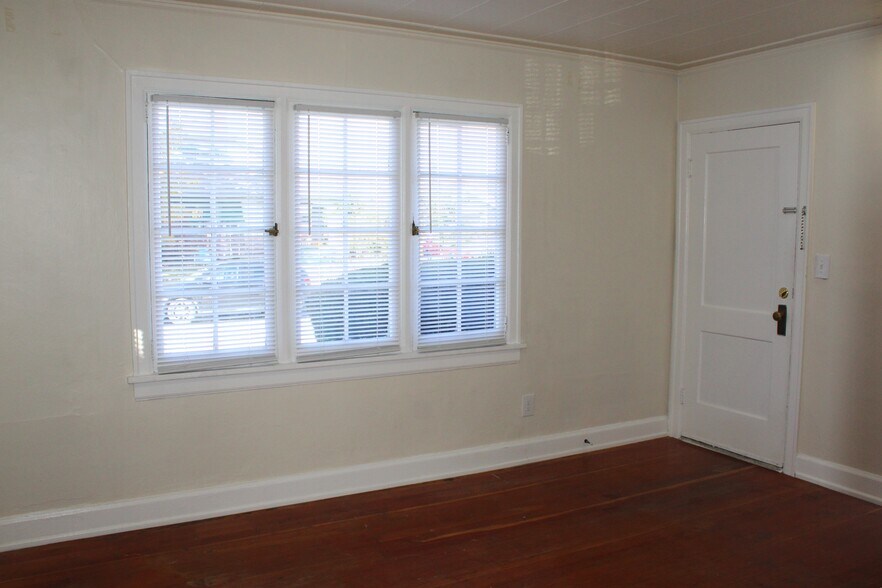 Building Photo - 535 Yakima St