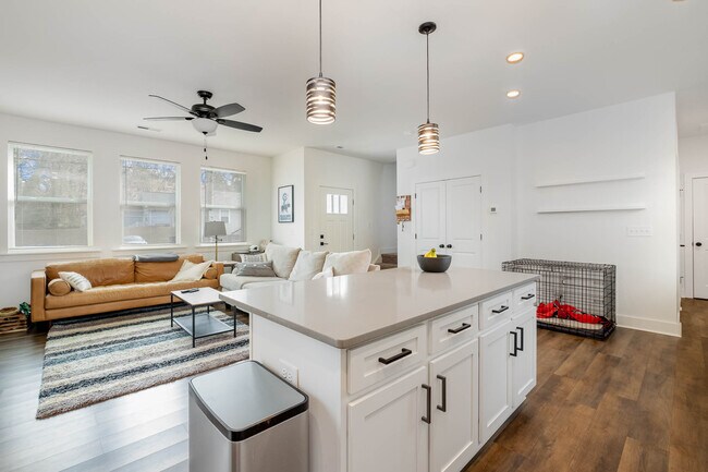 Building Photo - 2703 Wells St