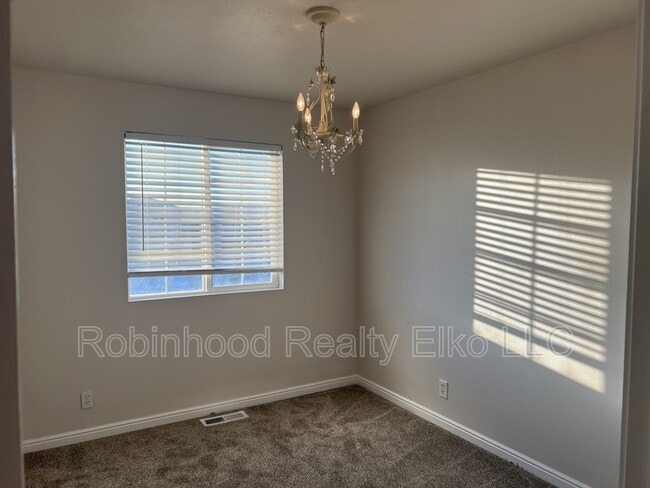 Building Photo - 1515 Glenmoor Dr