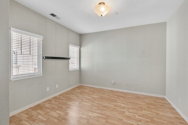 Building Photo - 225 Valley Oak Dr