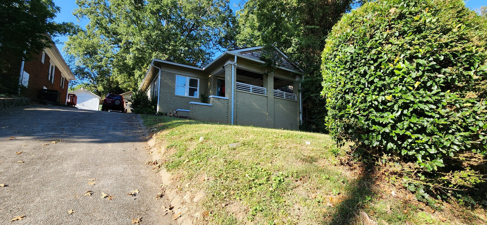 Building Photo - Room in House on Donnelly Ave SW