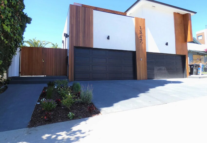 Building Photo - 1347 N Stanley Ave