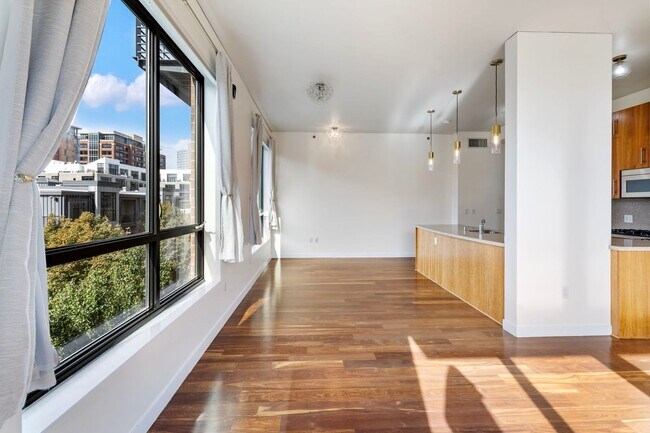 Building Photo - Park Place - 1 bed/1.5 bath/bonus room - P...