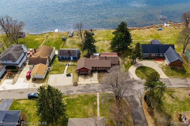 Building Photo - 2739 Lakeridge Ave