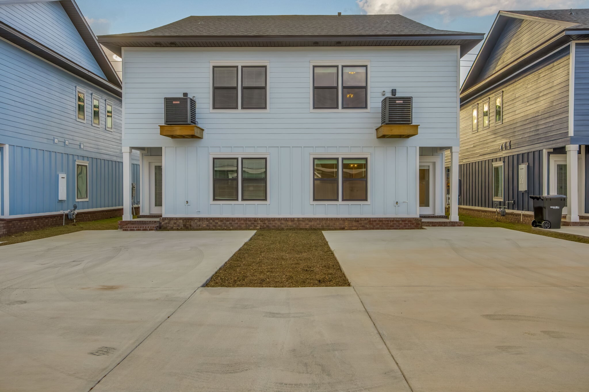 Building Photo - 520 N De Villiers St