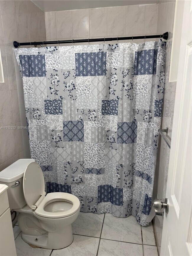 Building Photo - 4717 SW 33rd Ave