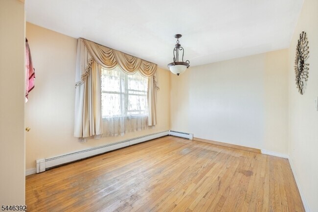 Building Photo - 261 10th St