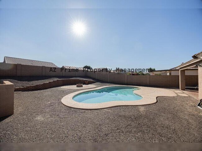 Building Photo - 1633 E Beautiful Ln