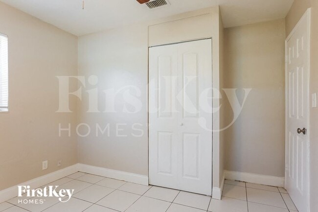 Building Photo - 2700 NE 13th Terrace