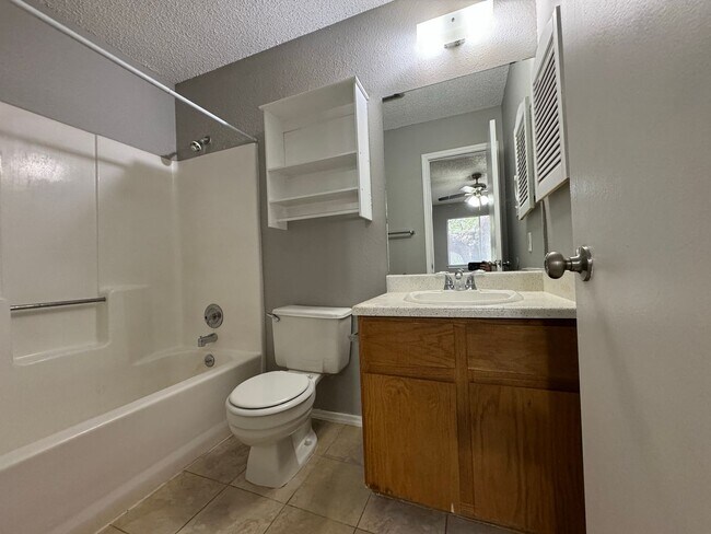 Building Photo - Hambledon