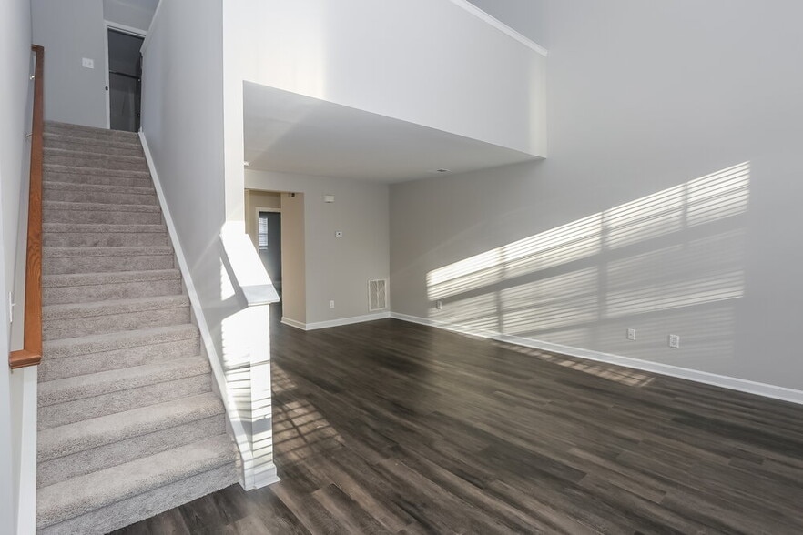 Building Photo - 2535 Captains Watch Rd NE