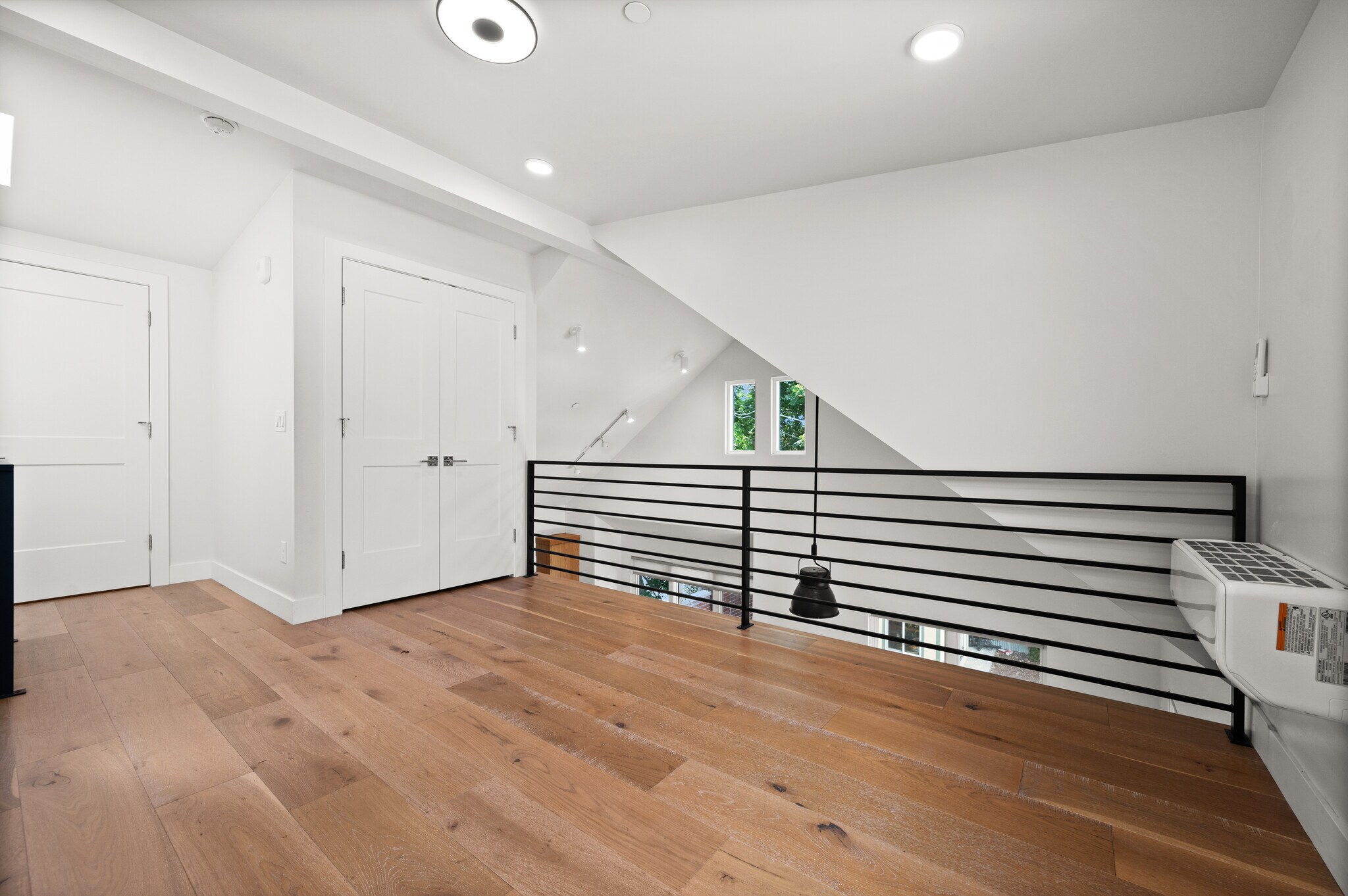 Building Photo - 810 E 800 S