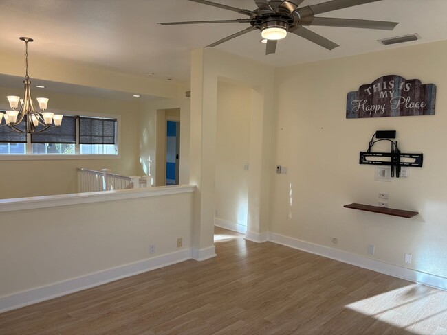 Building Photo - Pet Friendly 4 Bedroom, 3 Bathroom with 2 ...