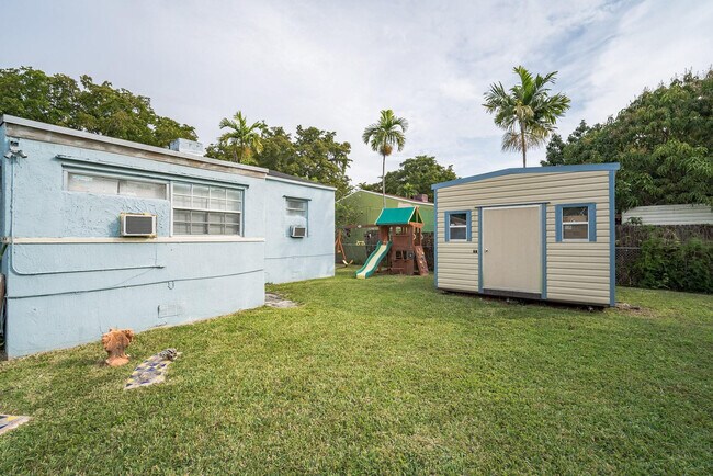 Building Photo - 1016 Street