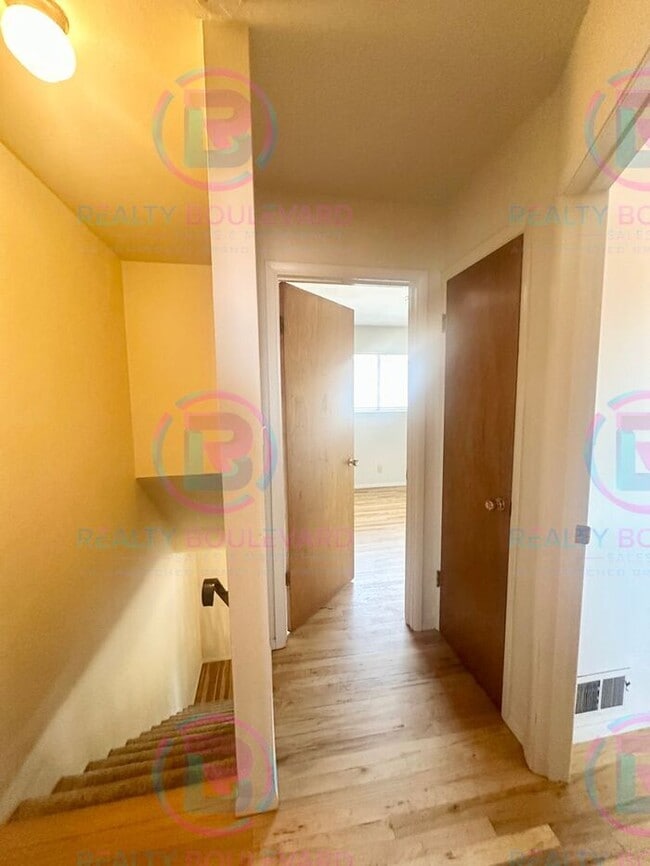 Building Photo - Delightful One-Bedroom + Office Near Idlewild Park