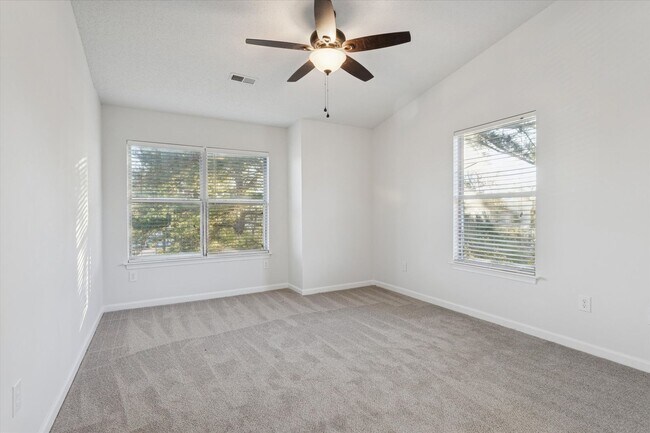 Building Photo - 2BR/2BA Condo Near Langley AFB