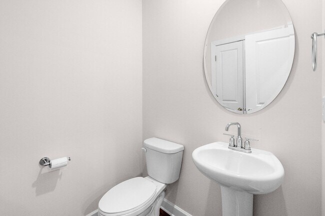 Building Photo - Beautiful and Spacious Home in the Heart o...