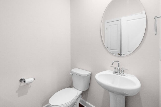 Building Photo - Beautiful and Spacious Home in the Heart of Pineville!