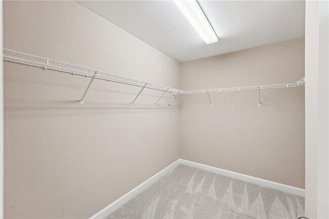 Building Photo - 6370 Shiloh Woods Dr