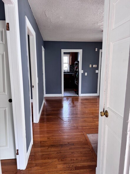 Building Photo - 18 Hall St