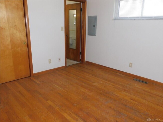 Building Photo - 1226 Kemper Ave