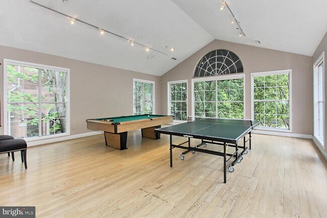 Building Photo - 1513 Lincoln Way