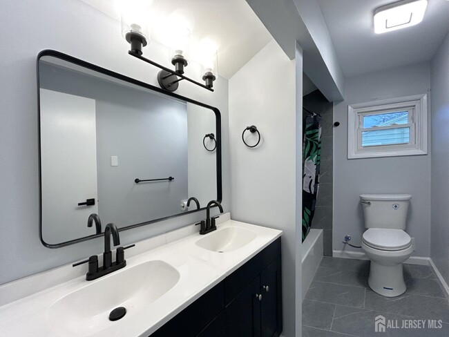 Building Photo - 36 Arden St