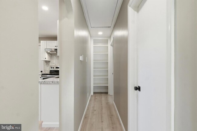 Building Photo - 219 3rd St