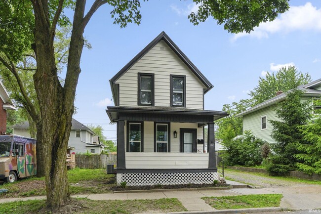 Primary Photo - 1409 Oakland St