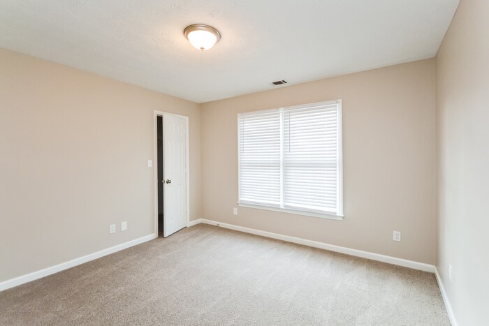 Building Photo - 491 Freedom Dr
