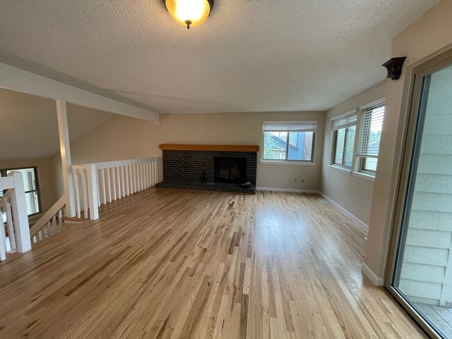 Building Photo - Sun-Filled 3-Bed, 2.5-Bath home with Deck ...