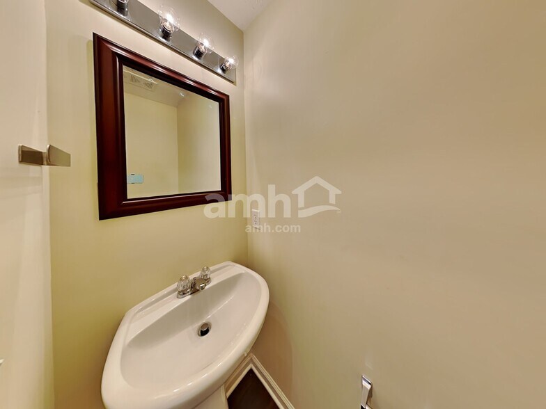 Building Photo - 4179 Longfellow Dr
