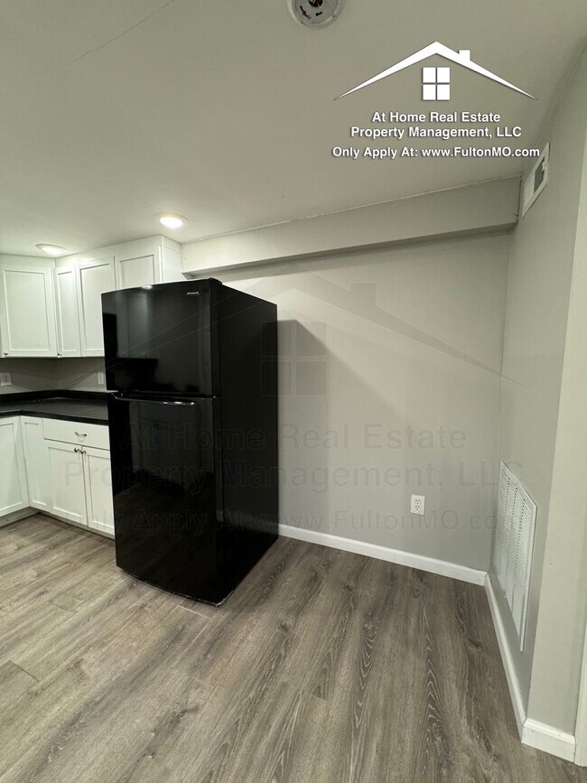 Building Photo - 103 E 3rd St