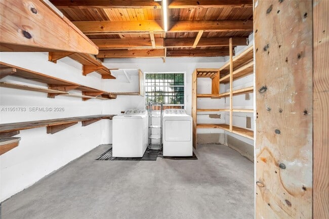 Building Photo - 1624 NE 175th St