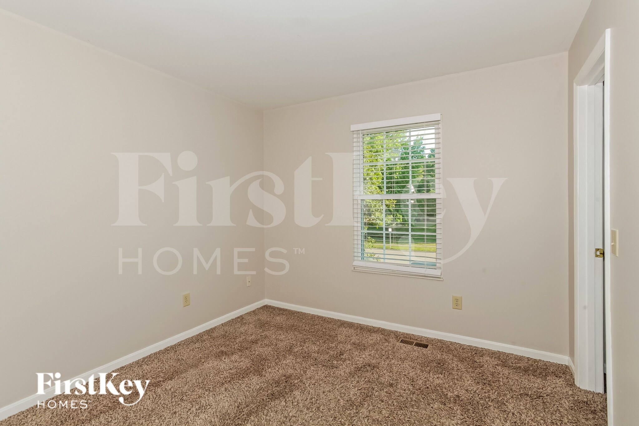 Building Photo - 6409 Hummingbird Dr