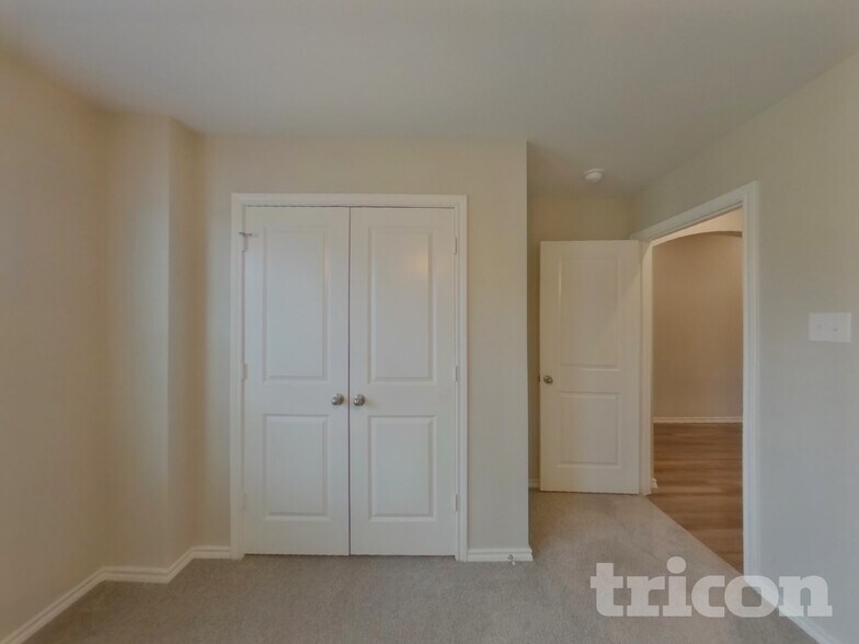 Building Photo - 2557 Hadley St