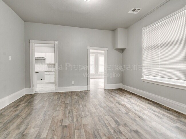 Building Photo - 611 E Springer Ave