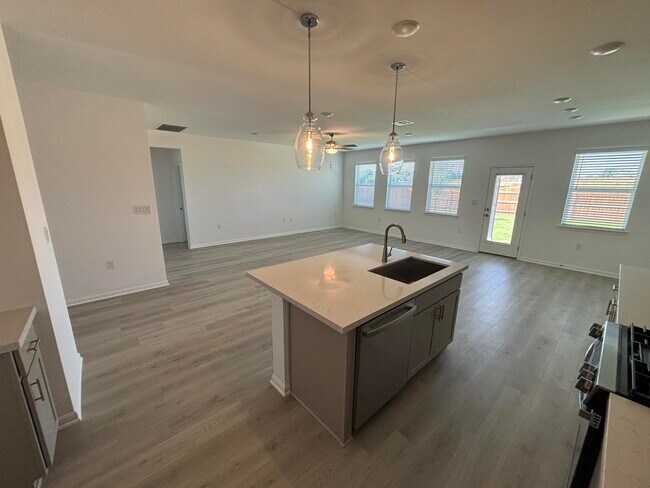 Building Photo - 1224 Purple Martin Dr