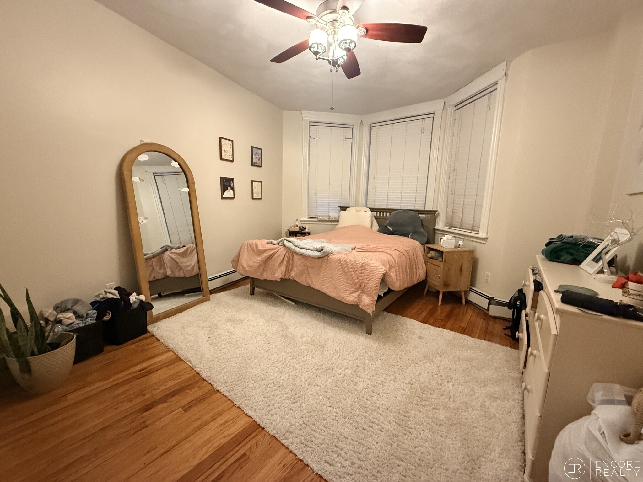 Building Photo - 61 Park Dr