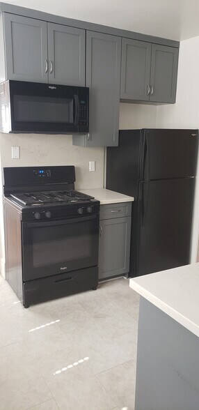 Building Photo - 1510 S Van Ness Ave