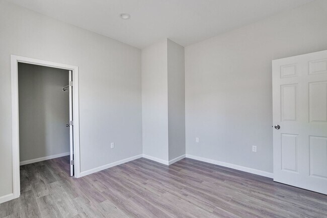 Building Photo - Excellent 2 bed 1 Bath ADU