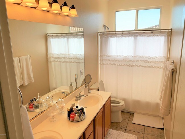 Building Photo - 4365 N Sunset Cliff Dr